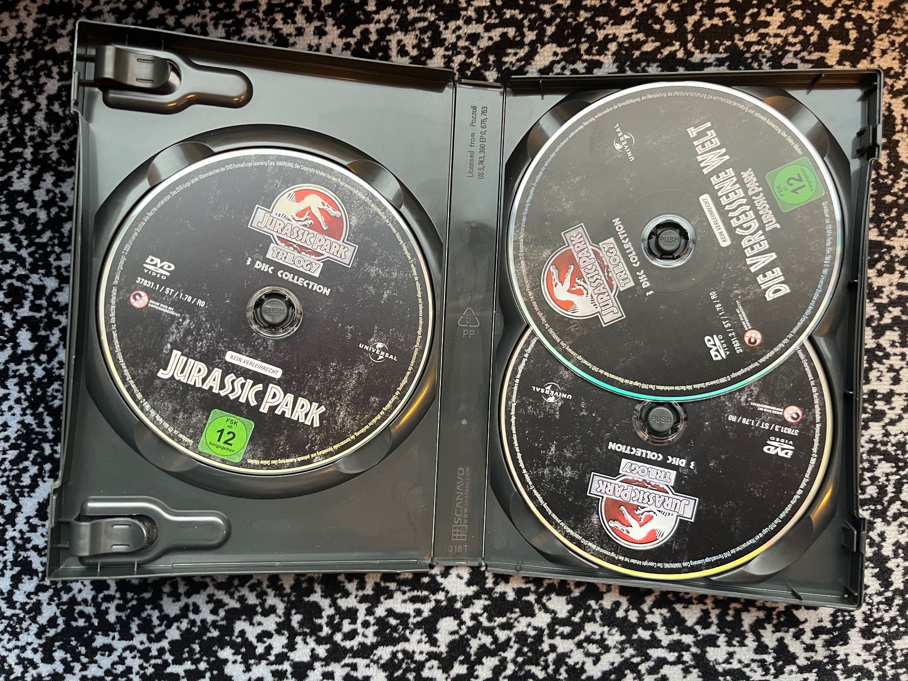 Tutti i DVDs: Jurassic Park, Trilogy, DVD - 3 Disc Collection – Nuovo (secondo la descrizione) da Sierre venduto da black.box 1