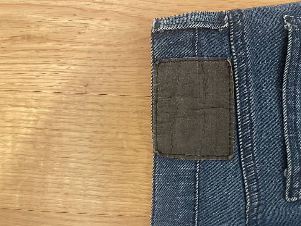 Jeans: Levis Jeans – Usato da Luzern venduto da 99v_5cmr 2