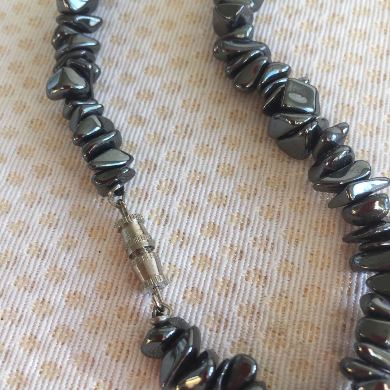 Catenine: Collier en hématite – Usato da Sion venduto da accroshoes 3