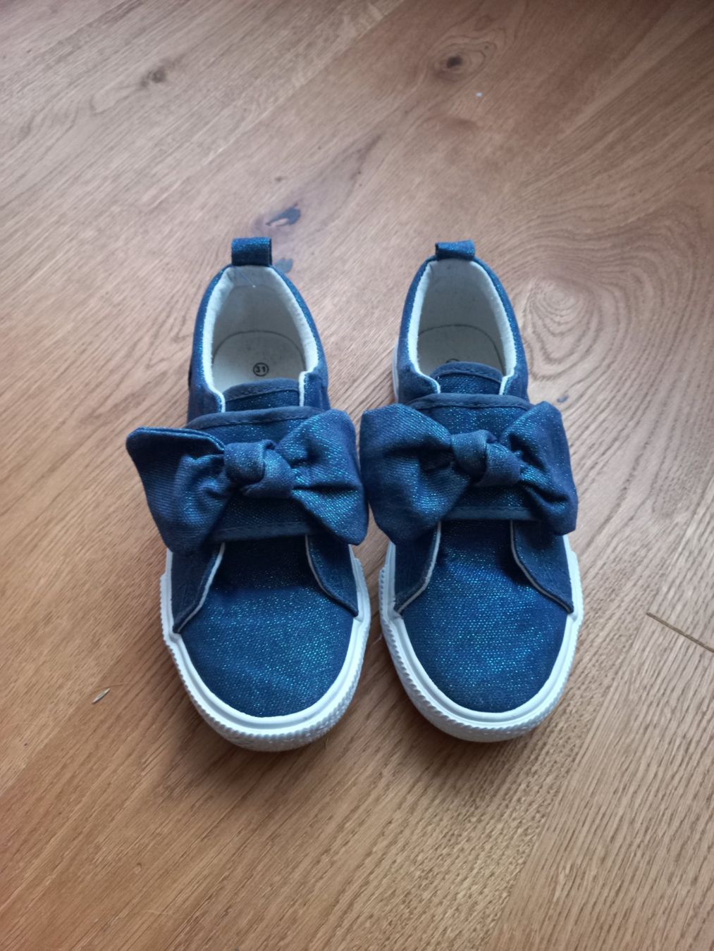 Scarpe per ragazze: Stoffschuhe gr.31(gr.32) – Usato da Bachenbülach venduto da enigmatic