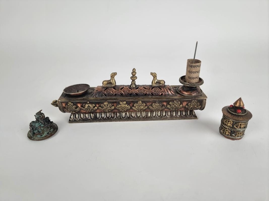 Alle Dekorationen: Tibetisch- Buddhistisches Tisch Schrein Set – Gebraucht aus Urtenen-Schönbühl von Restwert_Schoenbuehl 1