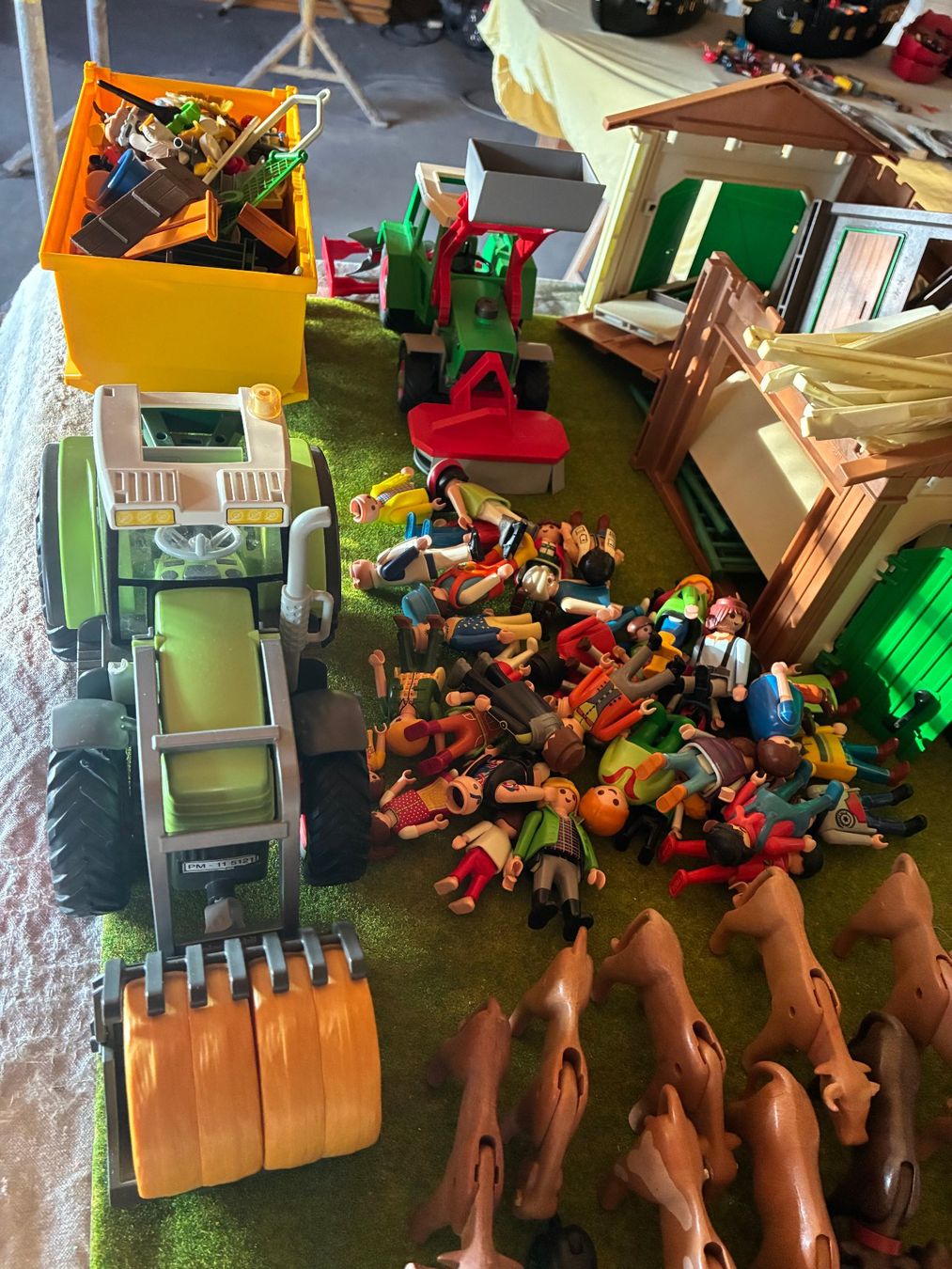 Playmobil Spielzeuge: Playmobil Bauerhof – Gebraucht aus Ueberstorf von gui_f2q8 3