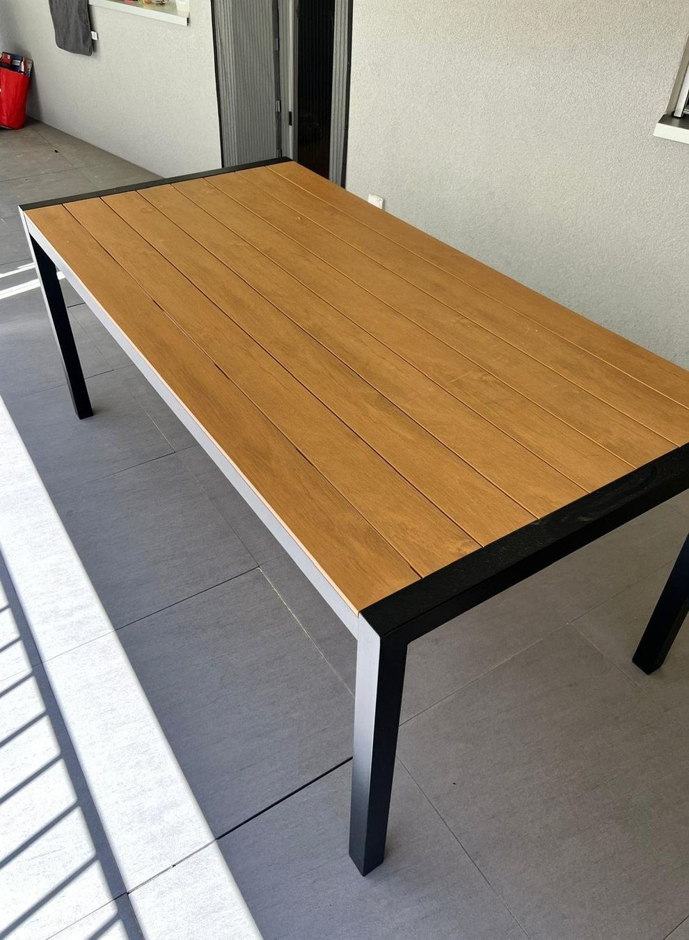 Set di tavolo e panche: Moderner Gartentisch Balkontisch mit 4 Plastikstühle – Usato da Luzern venduto da Svy06 1