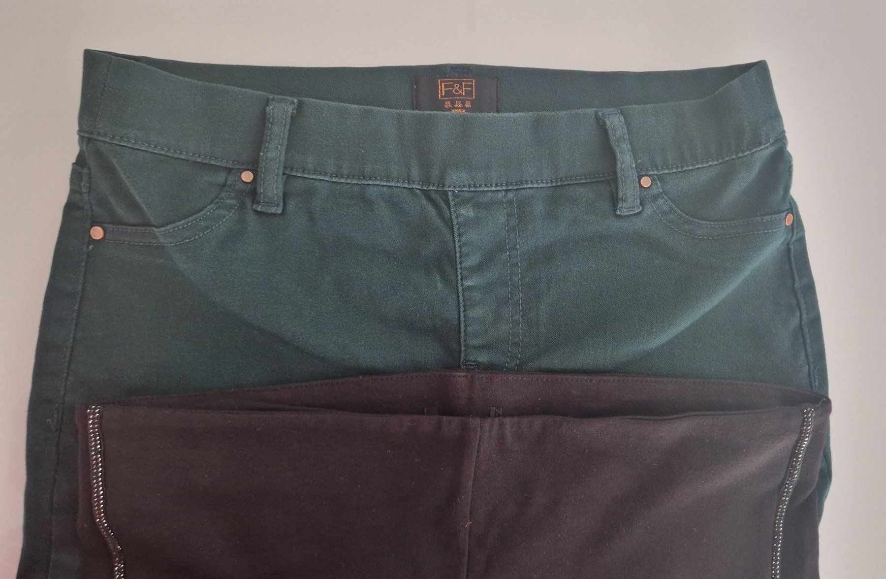 Kleiderpakete: Kleiderpaket, leggins – Gebraucht aus Obergösgen von js9_h6hp 1