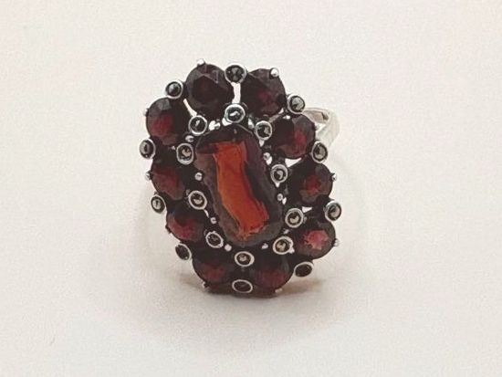 Anelli: Véritable bague ancienne en grenats argent – Usato da Moutier venduto da Cfrne