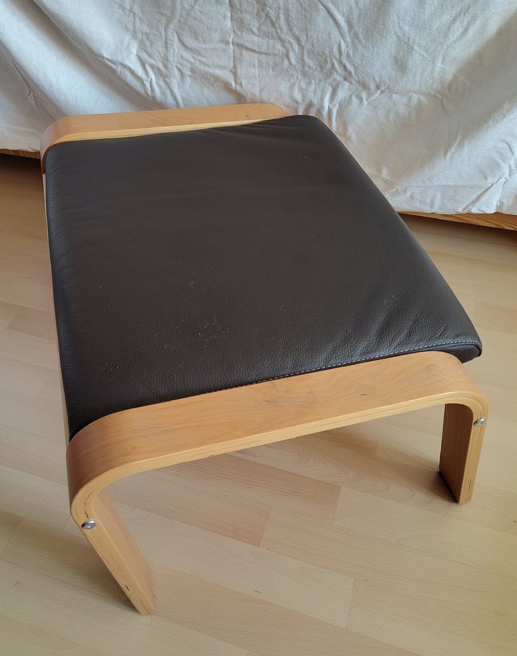 Ikea Sedie: Schaukelstuhl von Ikea mit Hocker – Usato da Oberwil BL venduto da Alex01043 6