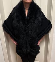Schwarzer Winter Poncho mit Pelzbesatz, One Size, Top!