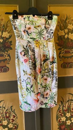 Trägerloses Sommerkleid  in  floralem Design