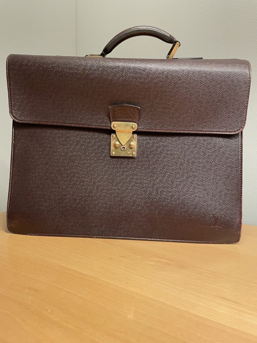 Louis Vuitton Koffer & Taschen: Aktentasche Louis Vuitton bordeaux Leder – Gebraucht aus Zürich von ricardiniho