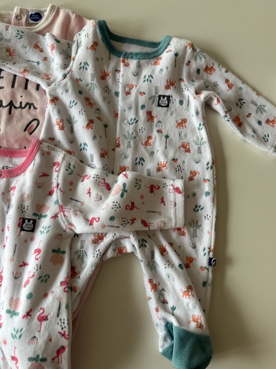 Pigiama & Simili: Set mit 5 Babypyjamas, Größe 1-3 Monate, neu – Nuovo (secondo la descrizione) da Dielsdorf venduto da Lea.Jeremy 1