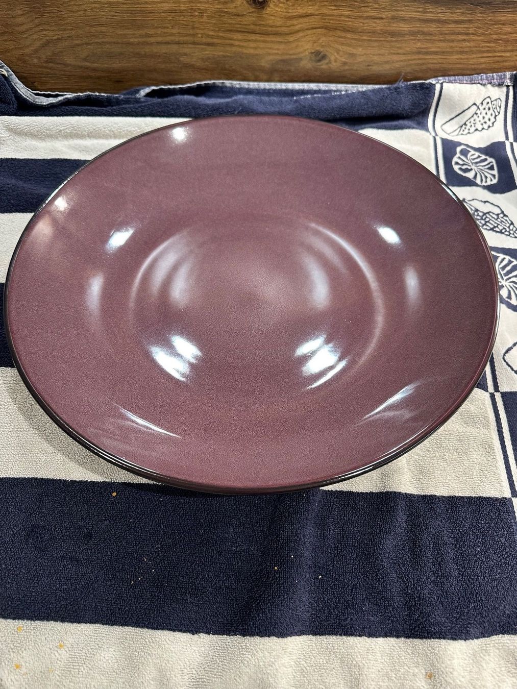 Plateaux: Violette Schale – D'occasion à Schaan par Hermine2018