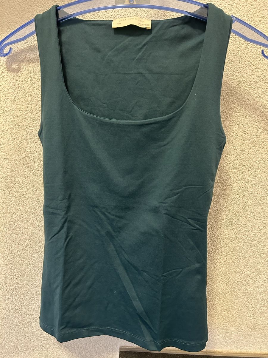 Zara Tops: Top sans manches Zara – Gebraucht aus Bôle von sev_n85b
