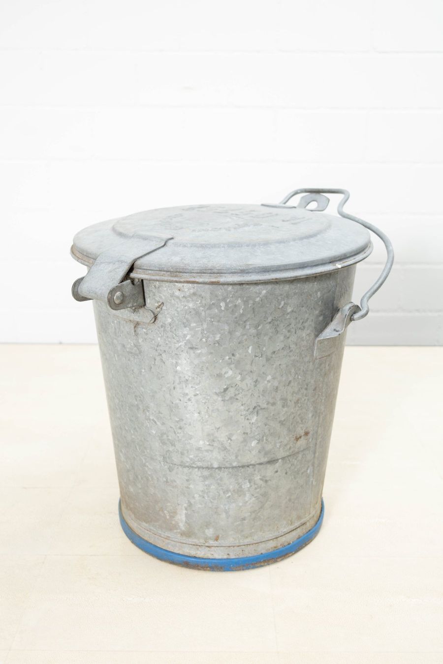 Ochsner Poubelles: System Ochsner Abfalleimer aus Metall – D'occasion à Zürich par ZuercherBrockenhaus 1