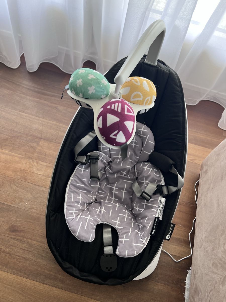 4moms Sdraiette & Sdraiette a dondolo: 4Moms MamaRoo Wippe Modell 5 – Usato da Oberägeri venduto da Tessa0611