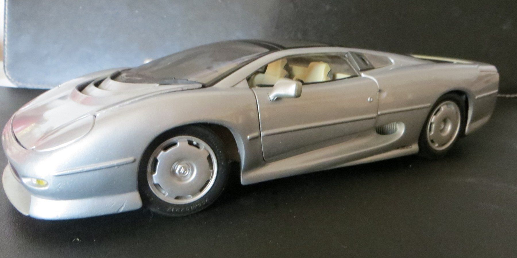 Maisto Voitures modèles: Jaguar XJ220 – D'occasion à Herisau par Simonalb 1