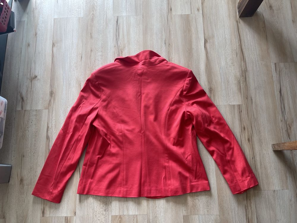 Marc Cain Giacche: Jolie veste  MARCCAIN rouge 6/ L neuve liquidation totale – Nuovo (secondo la descrizione) da Kloten venduto da Vermicelles 6