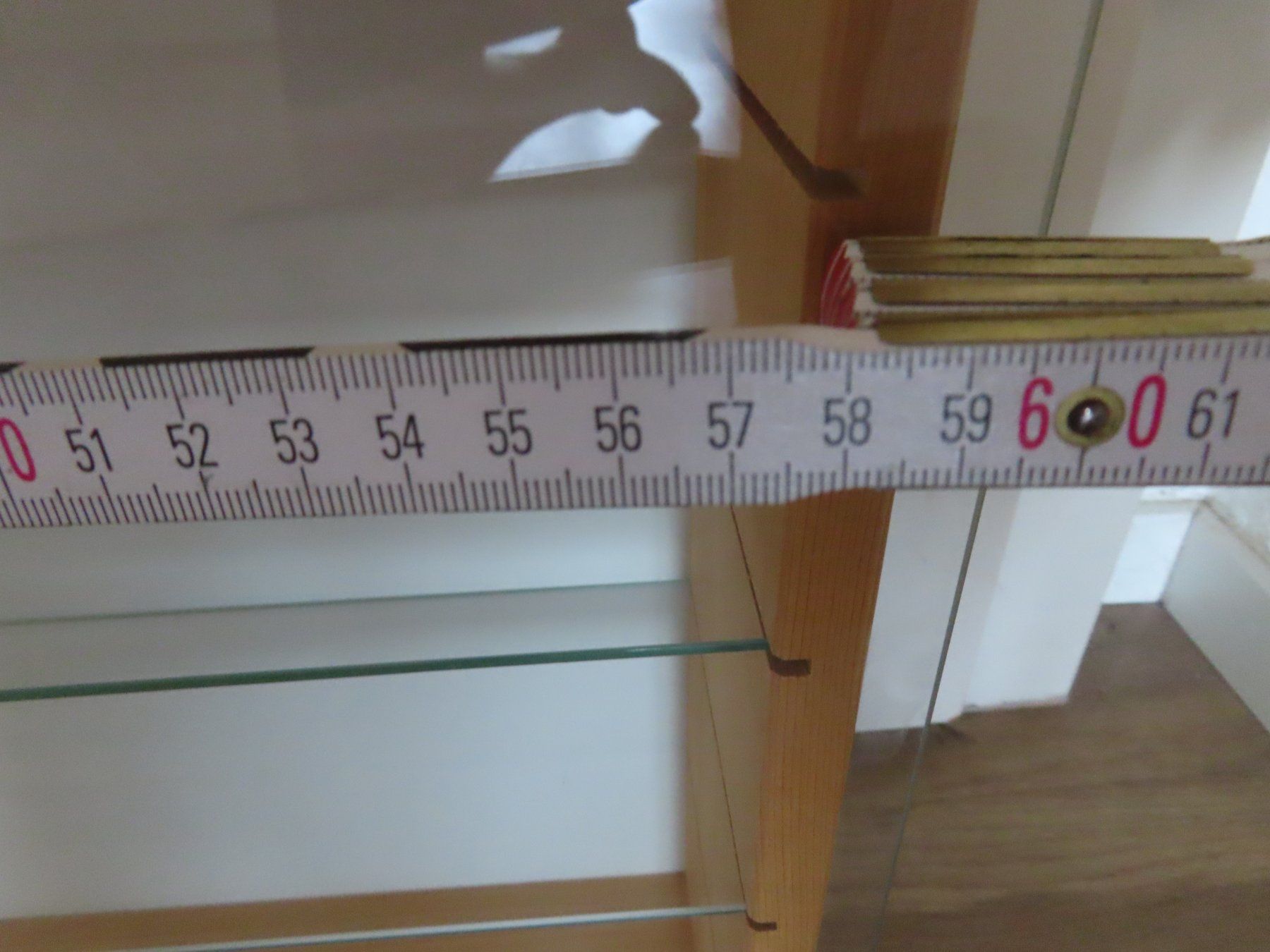 Vitrinen: Kleine Vitrine mit 4 Tablar Einschübe Gebraucht, mit 2 Tabl. – Gebraucht aus Egerkingen von 190-48Turbostar 6