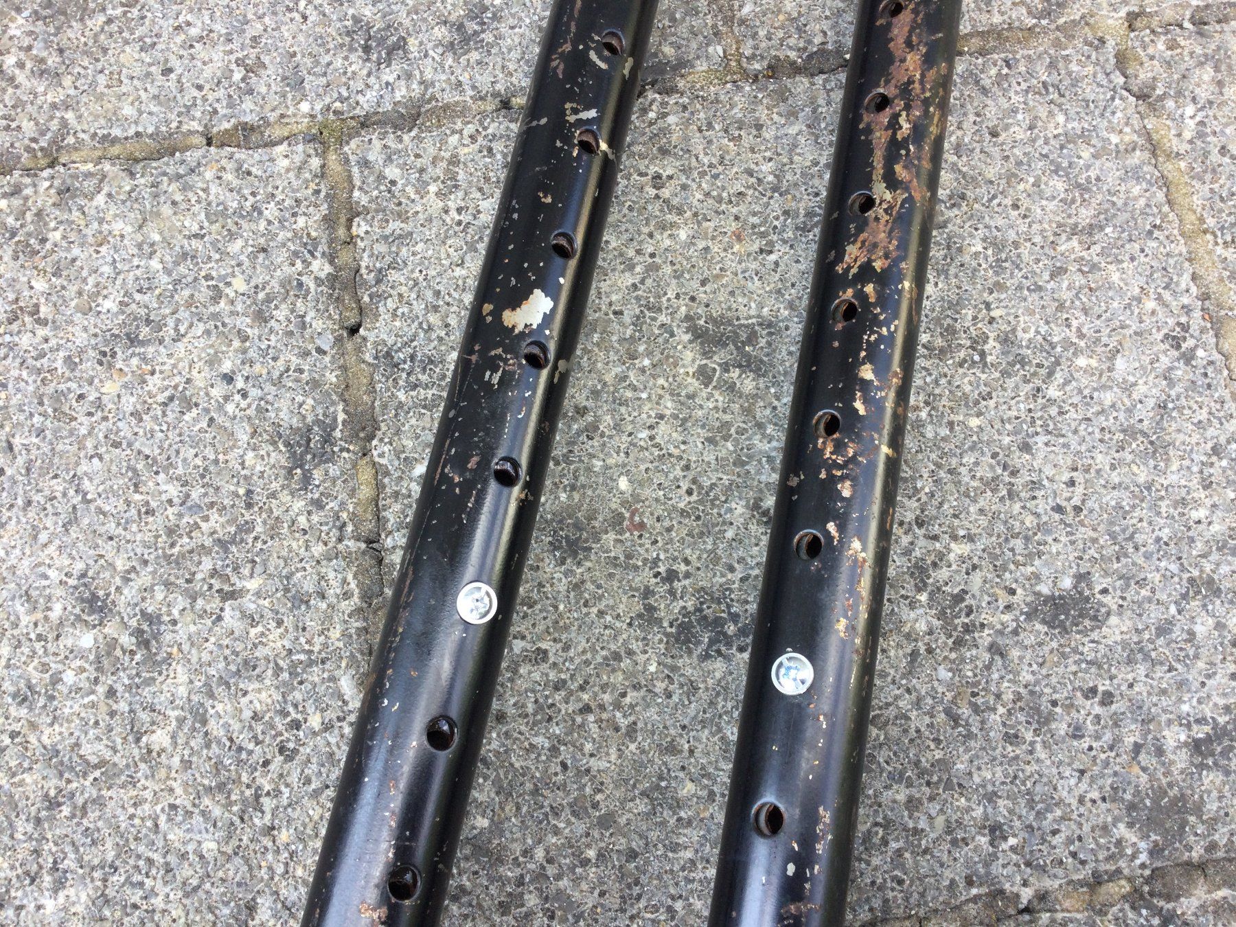 Scaffali: Gebrauchte Teleskop Regal Stangen plus Tablar Halter – Usato da Wangen SZ venduto da kuriosum12 6