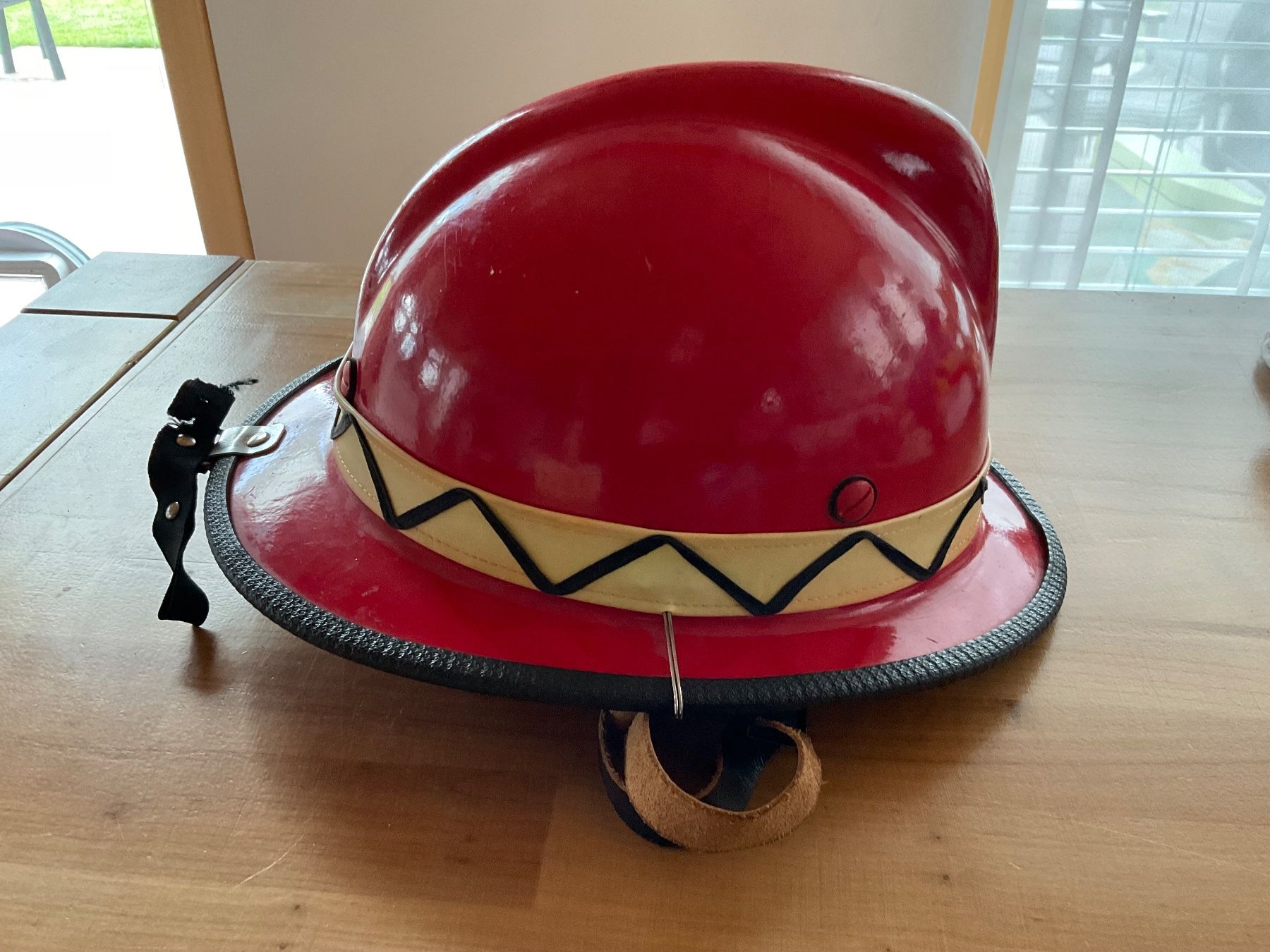 Feuerwehr: alter Feuerwehr Helm / Gr. 53 -61 – Gebraucht aus Rümlang von euqinom16 2