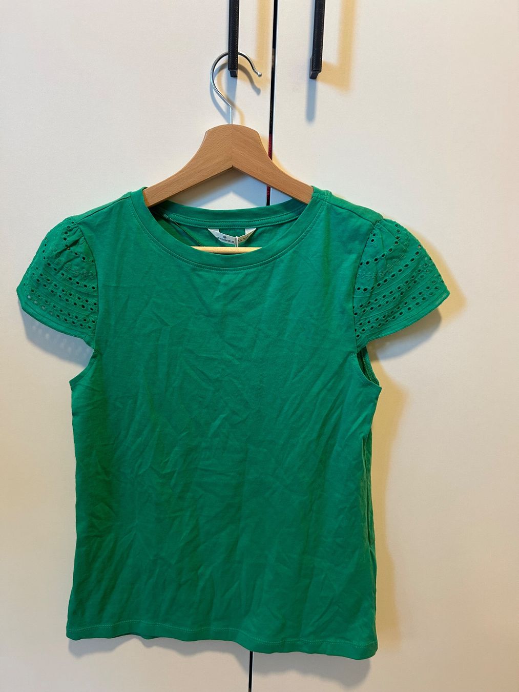 T-shirts: Basic Tshirt Grün Springfield XS – D'occasion à Zürich par Dailychic