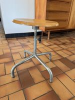 Einfacher Hocker