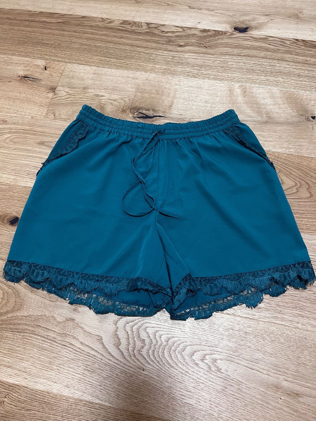 Vero Moda Pantalons: Shorts Vero Moda / Grösse L – D'occasion à Escholzmatt par mel_58wh