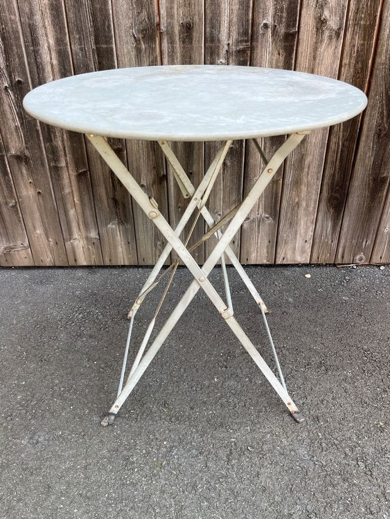 Kleiner Metalltisch rund,klappbar, vintage Kaufen auf Ricardo