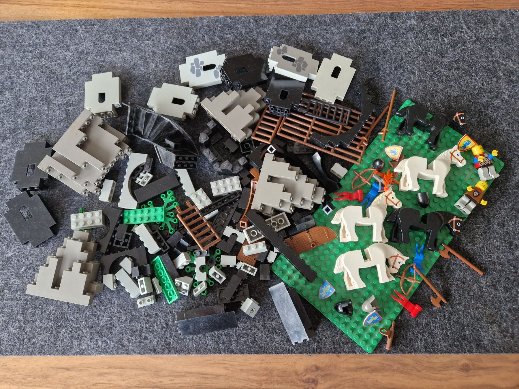 Lego Baukästen: Lego Ritter 80/90er – Gebraucht aus Hochdorf von Shauni