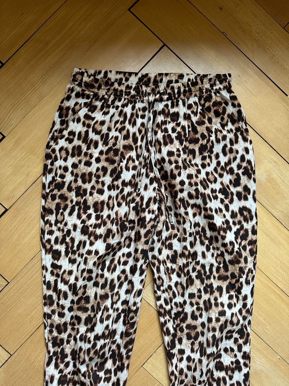 Only Pantalons: ONLY - Leo Hose locker 36 – D'occasion à Zürich par Diazaio 1
