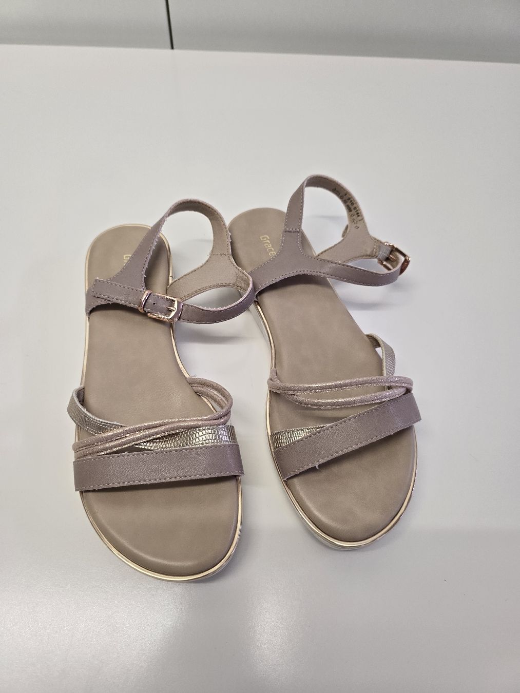 Graceland Schuhe für Mädchen: Mädchen Graceland Sandalen Gr.37 – Gebraucht aus St. Gallen von CAPYCORP