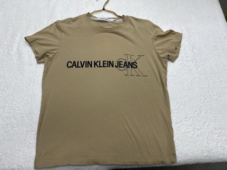 T-shirt Calvin Klein Jeans beige, taille S - État neuf!