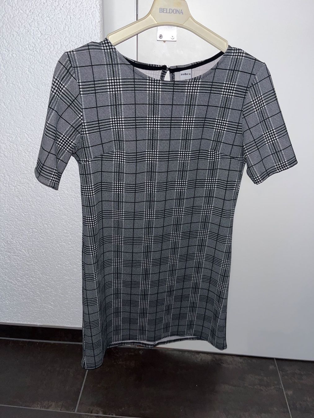 H&M Vestiti: Kariertes Etui-Kleid – Usato da Hombrechtikon venduto da Kaatja