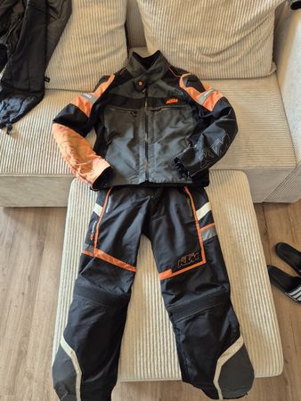 Motorradkomi synthetisch (Jacke M / Hose S)