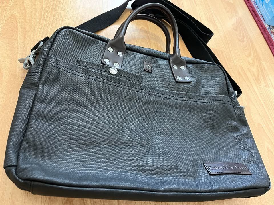 Calvin Klein Valigie & Borse: Calvin Klein - Messenger Umhängetasche – Usato da Knonau venduto da manolis09