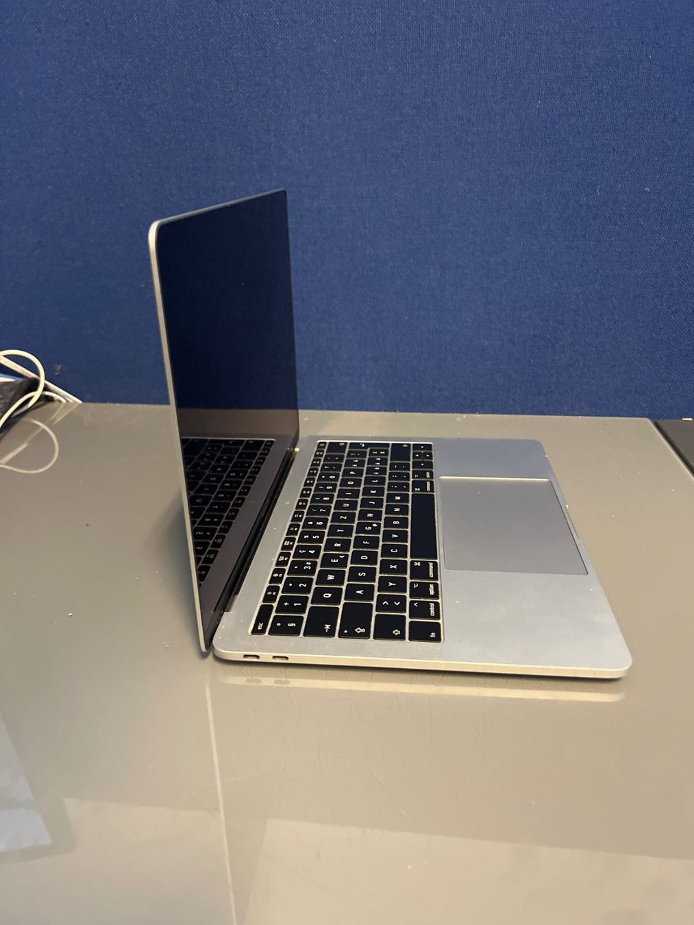 Apple Notebooks: MacBook Pro Silber 13" 2017, Startet nicht #06 – Defekt aus Dietikon von speedkauf 1