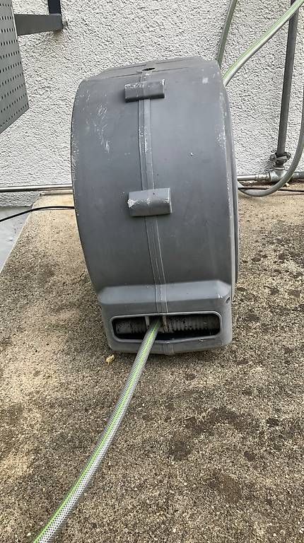 Rohre & Schläuche: Schlauchbox mit Wandhalterung, 25 Meter – Gebraucht aus Seuzach von Dawa72 2