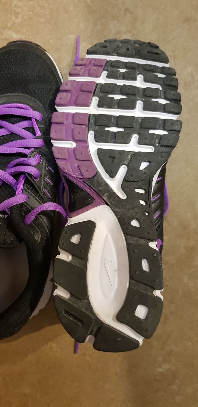 Nike Chaussures femmes: Turnschuhe gr. 37,5 – Neuf (Voir description) à Uznach par Bilkev 2