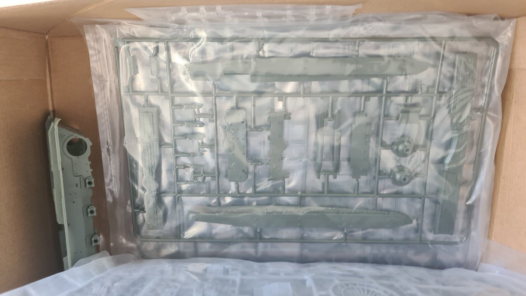 Modellbausätze & Standmodelle: 1:35 T-90 A interior kit - Amusing Hobby 35A050 – Neu (gemäss Beschreibung) aus Bassersdorf von jackbmw 7