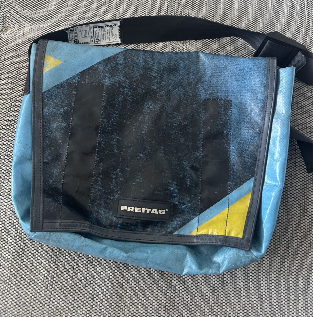 Freitag Taschen: FREITAG Umhängetasche – Gebraucht aus Winterthur von mar_q8jh