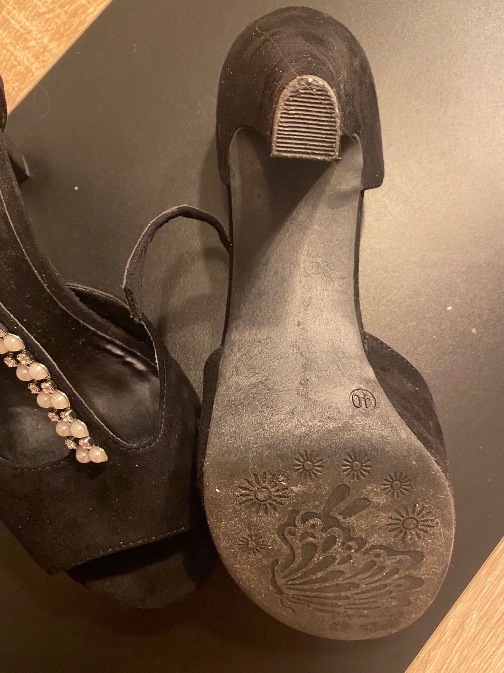 Scarpe da donna: Pumps mit Perlen schwarz Grösse 40 neuwertig – Usato da Ittigen venduto da carpediempotato 2