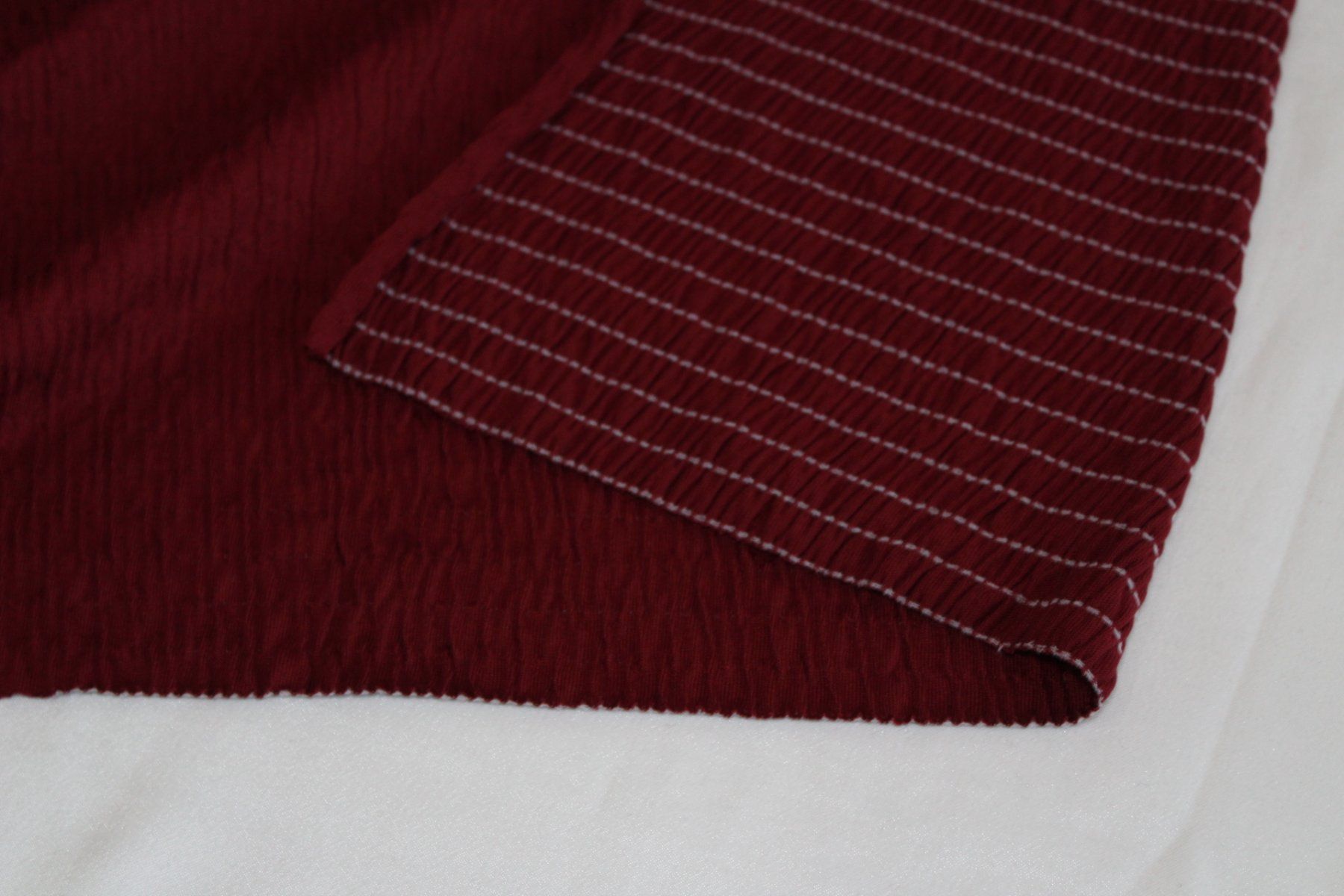 Tissus: Stoff Jersey gesmokt bordeaux – Neuf (Voir description) à Obfelden par solomon111 2