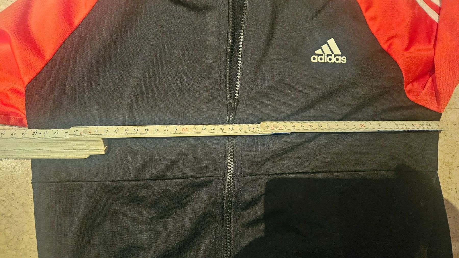 Adidas Giacche: Trainerjacke Adidas – Usato da Münchenbuchsee venduto da Yothu 3