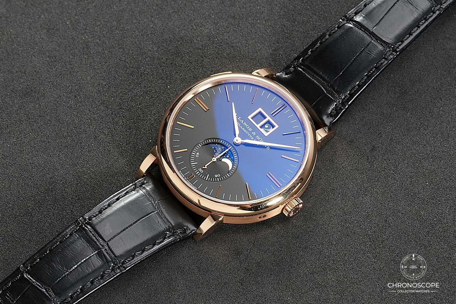 A. Lange & Söhne Orologi: A. Lange&amp;Söhne Saxonia Moonphase, ref. 384.031 – Nuovo e nell'imballaggio originale da Luzern venduto da ChronoScope6004 3