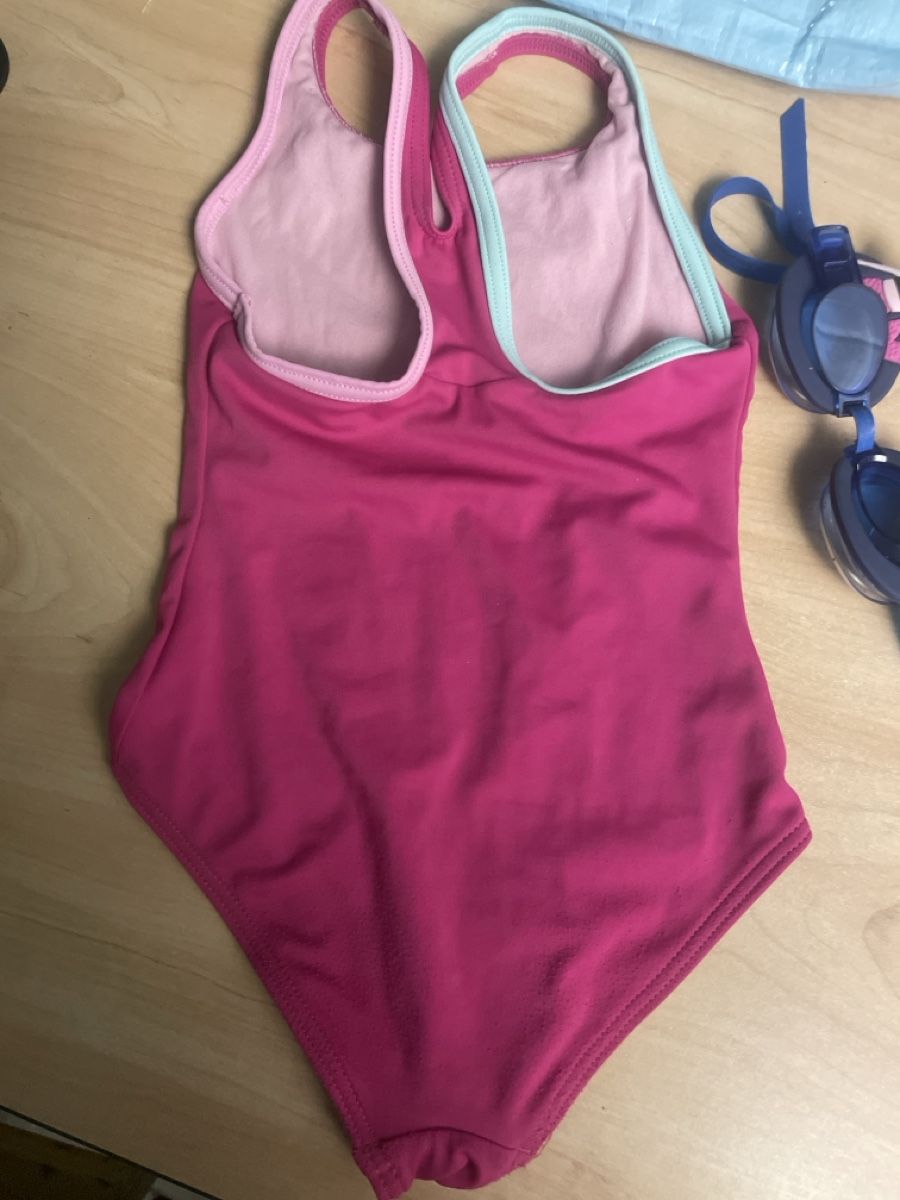 Costumi da bagno & Bikini: Kinder Badeanzug gr.104 mit Schwimmbrille & Tasche – Usato da Obergerlafingen venduto da cabo4 2