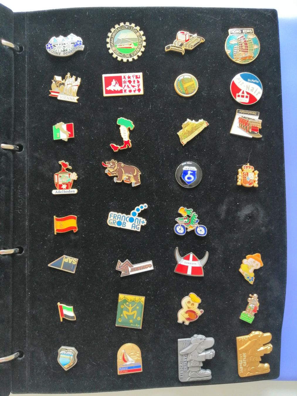 Album: Pin-Ordner mit 187 Pin's – Nuovo (secondo la descrizione) da Biel/Bienne venduto da M.D.C 4