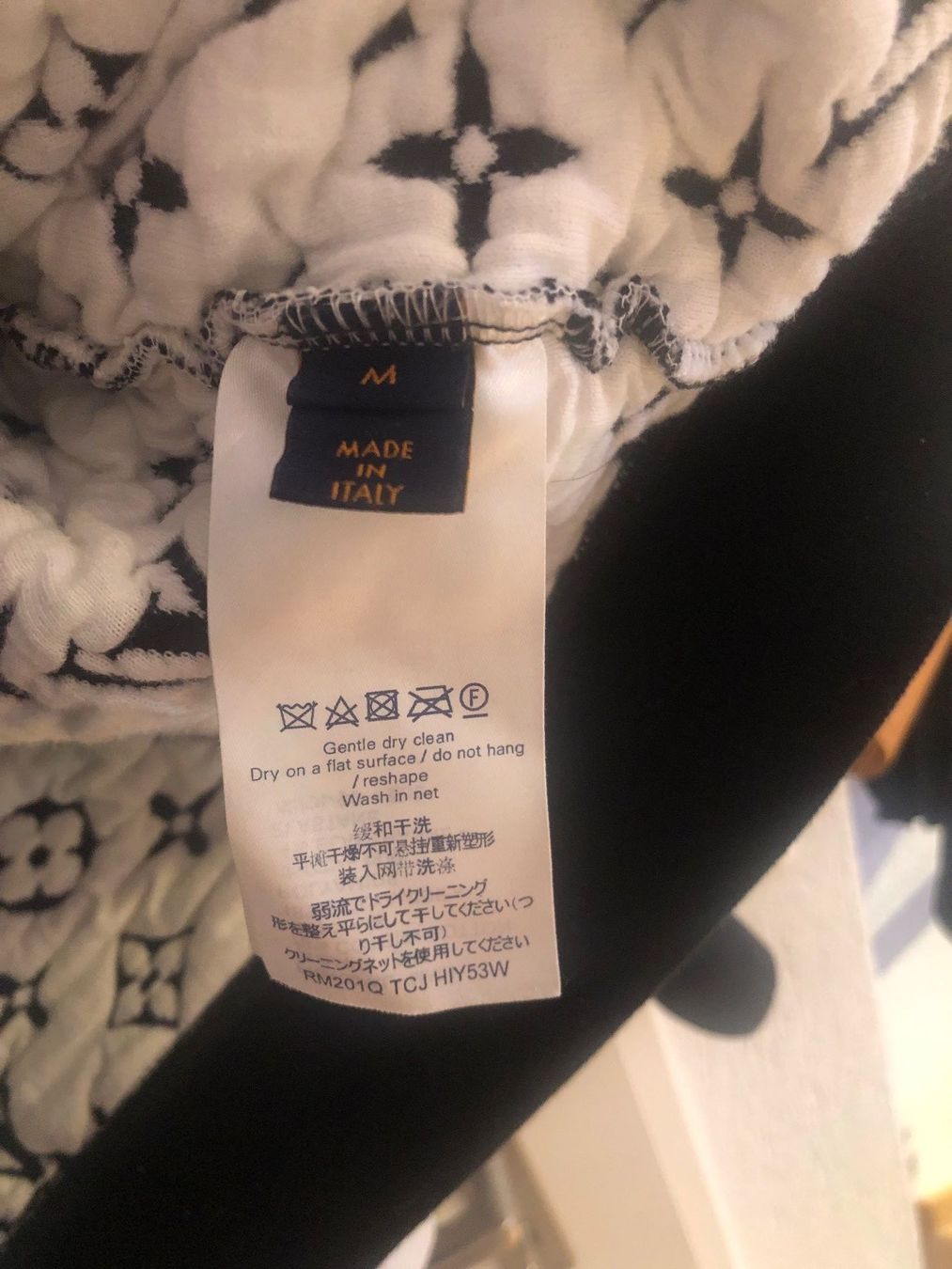 Maglioni & Felpe: Louis Vuitton Pullover Schwarz – Nuovo (secondo la descrizione) da Safenwil venduto da Johnwick1986 2