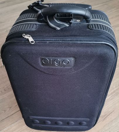 Schwarzer Ergo Trolley Reisetasche - Ideal für Kurztrips