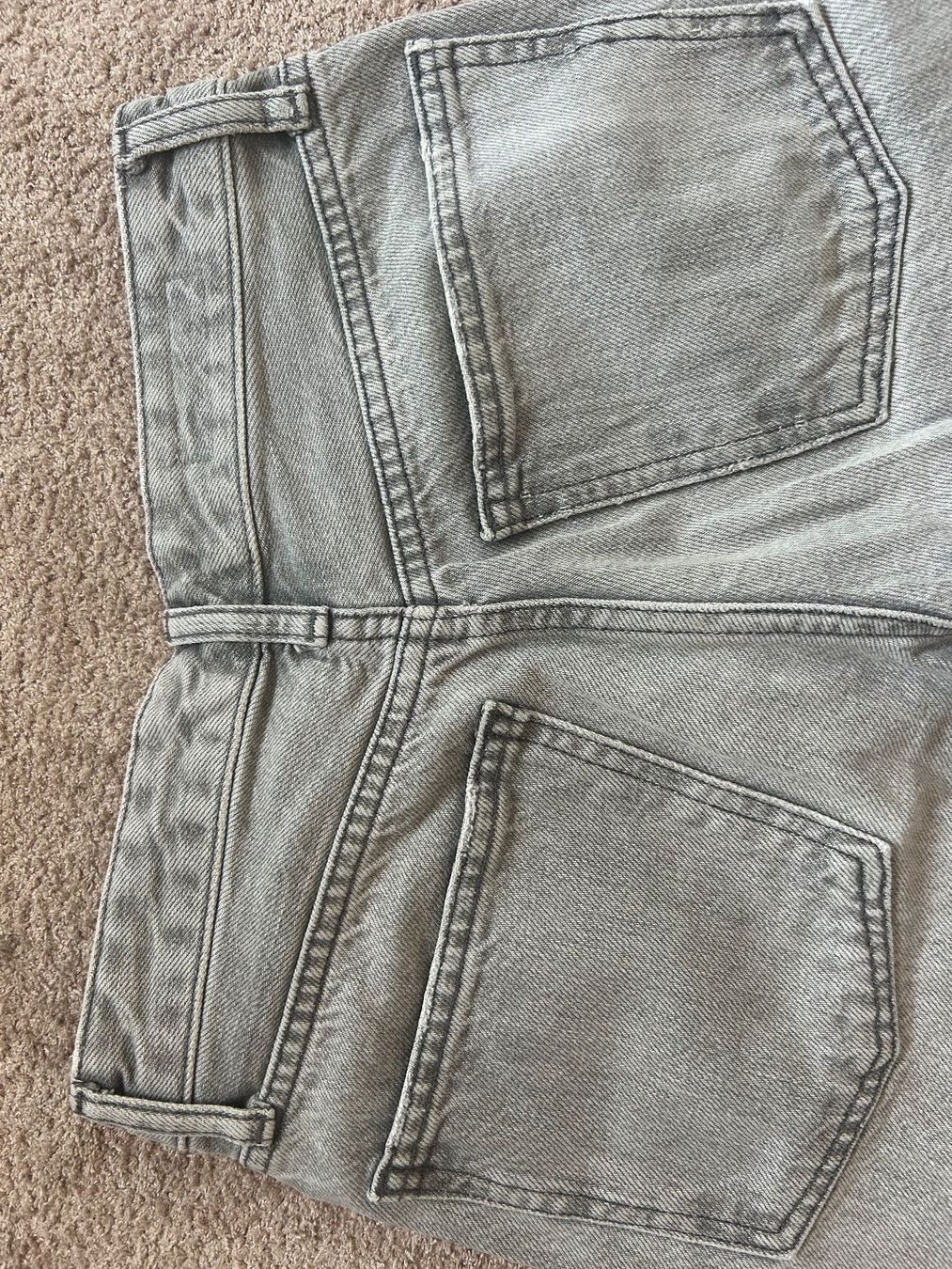 Zara Jeans: Zara Jeans Hellgrau – Usato da Frauenfeld venduto da hannamaria29 2