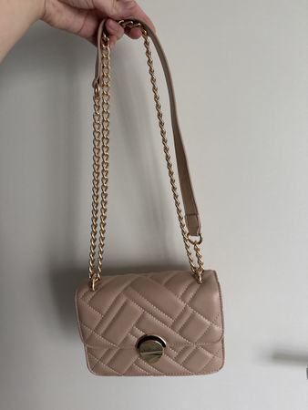 Elegante Umhängetasche in Rosa mit Golddetails, neuwertig