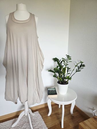 Designer Kleid Rundholz,  Beige, Grösse M, Top Zustand!